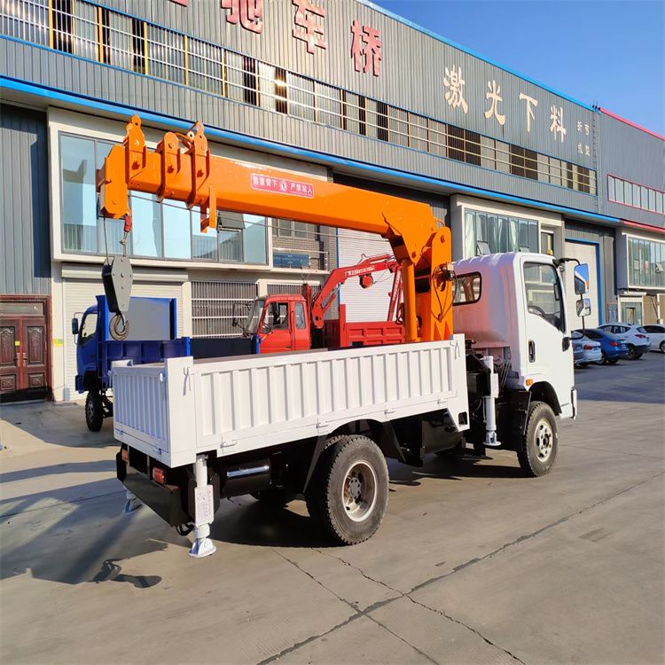 察哈尔右翼前旗三轮随车吊定制 农用改装机自备吊中瑞长期出售